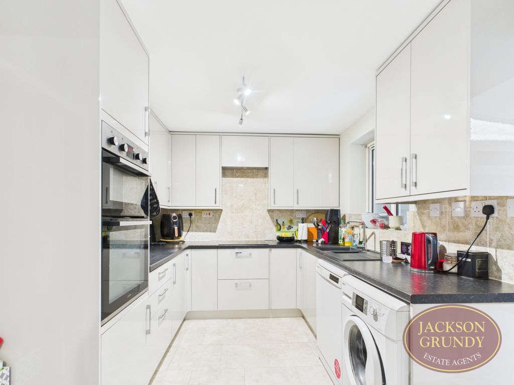 Property photo 3 of 12 Tewkesbury Close