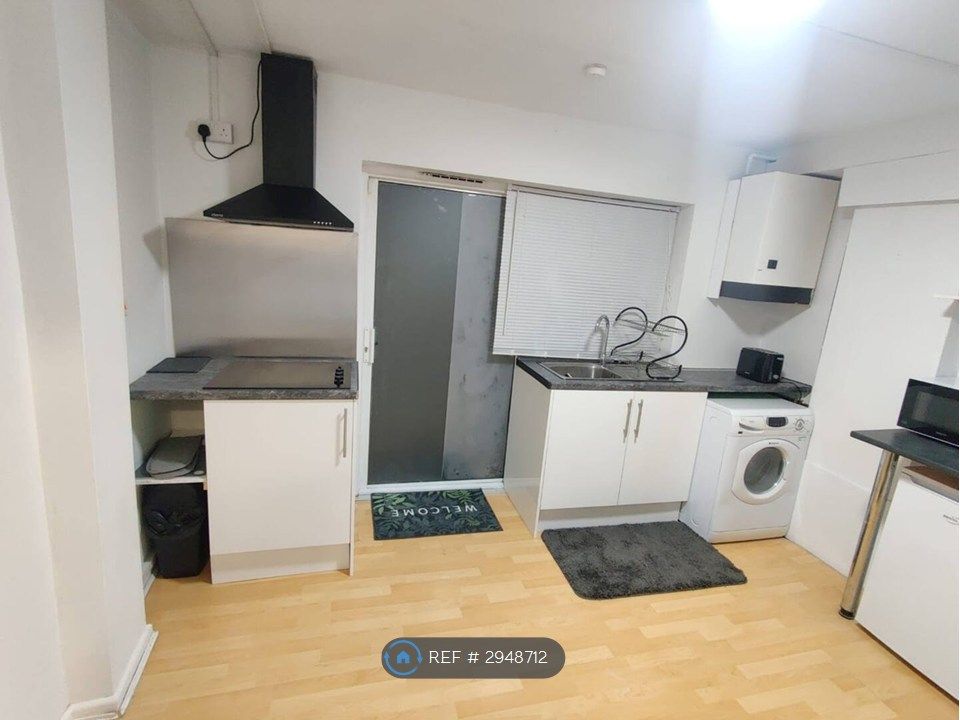 Property photo 3 of 7 Kitchen View1