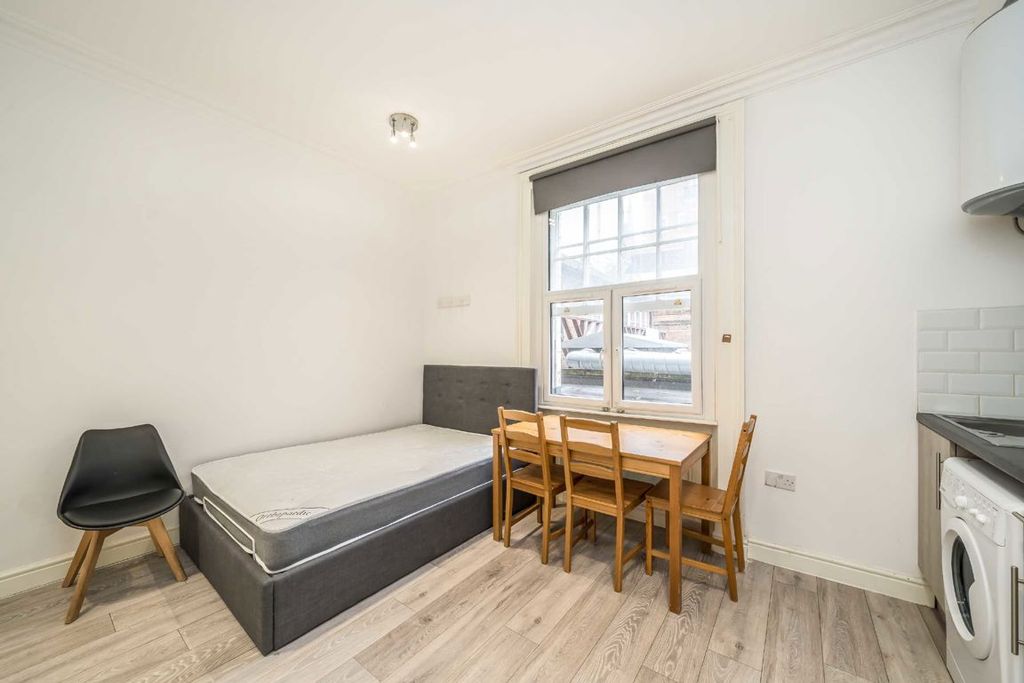Property photo 1 of 5
