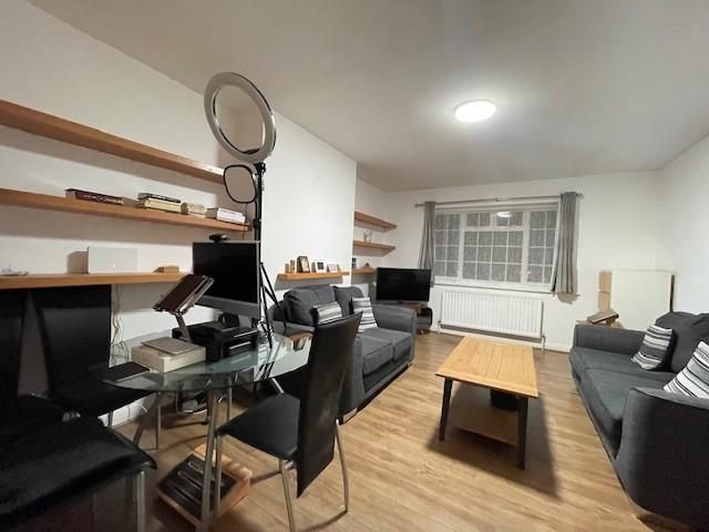 Property photo 3 of 8 Reception