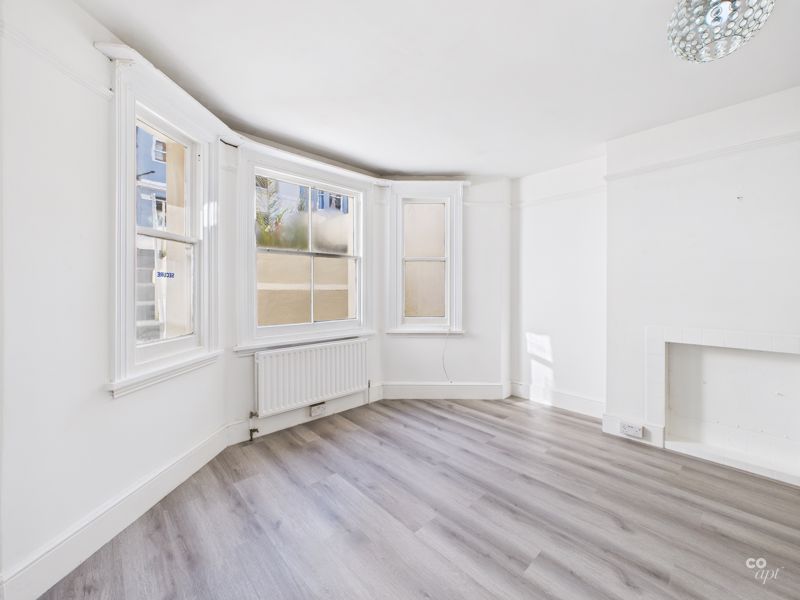 Property photo 1 of 9 Photo 8