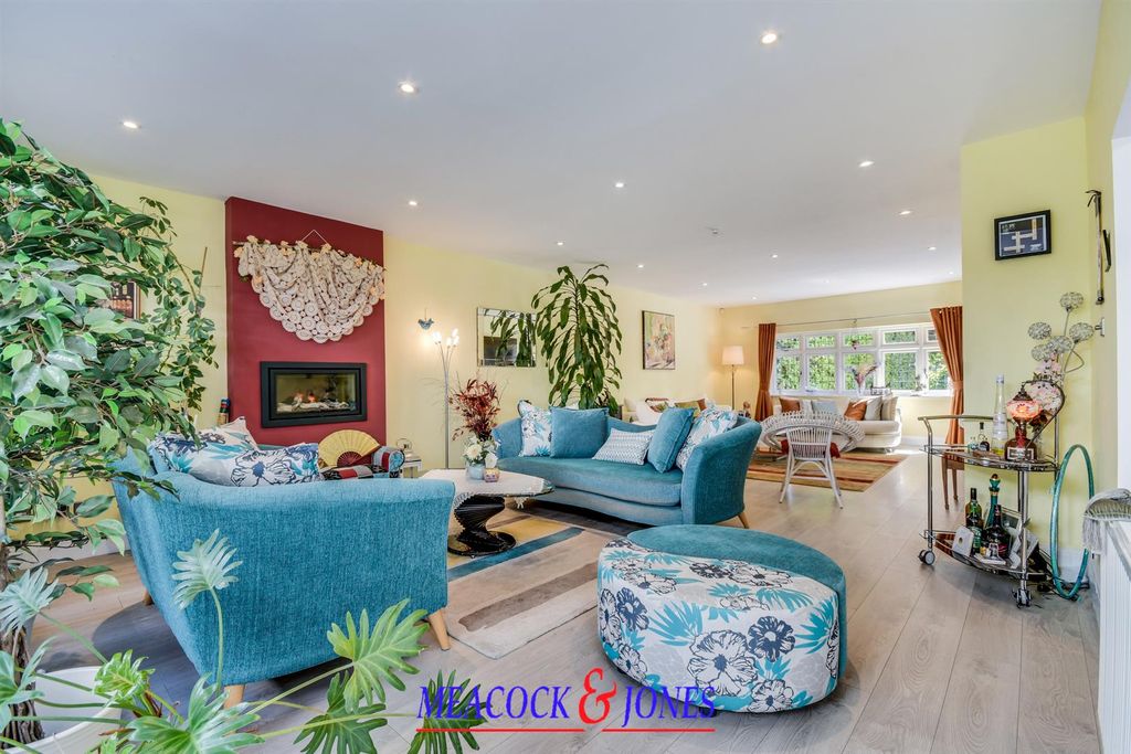 Additional image 6 of 5 bed detached house for saleHillwood Grove, Hutton Mount, Brentwood CM13