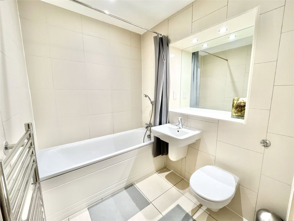 Property photo 1 of 16 Bathroom