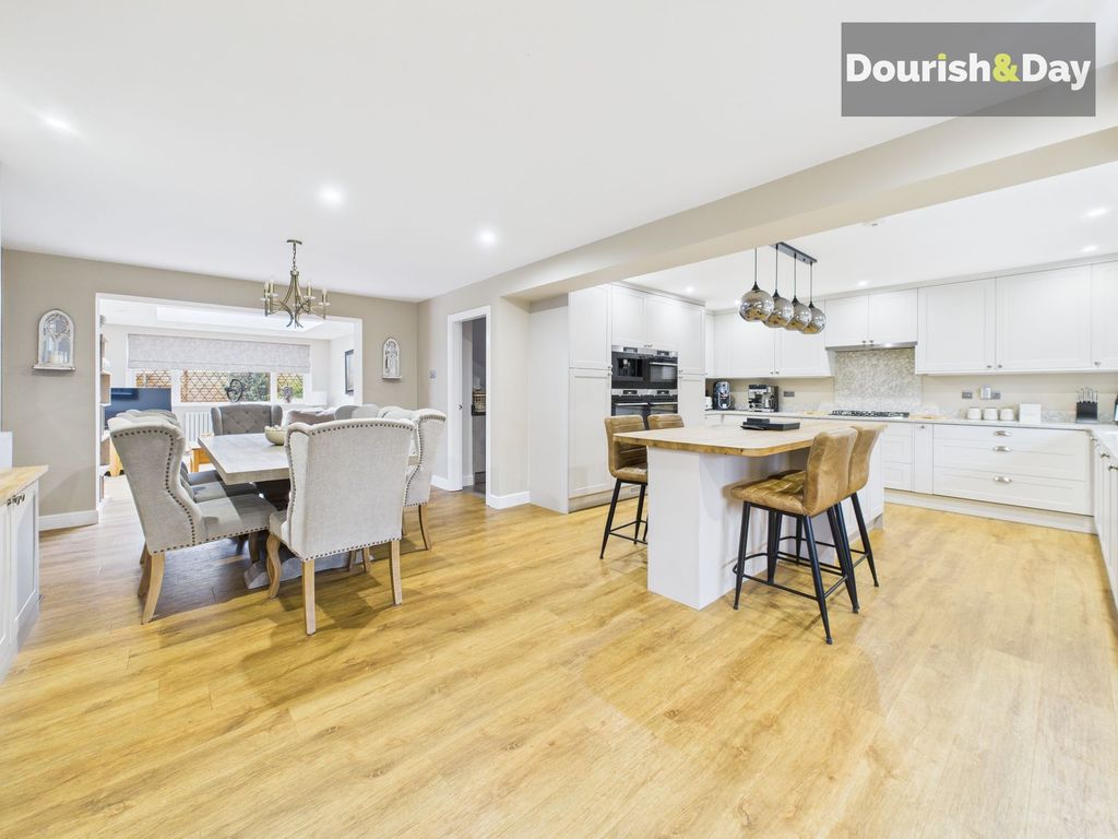 Property photo 3 of 48