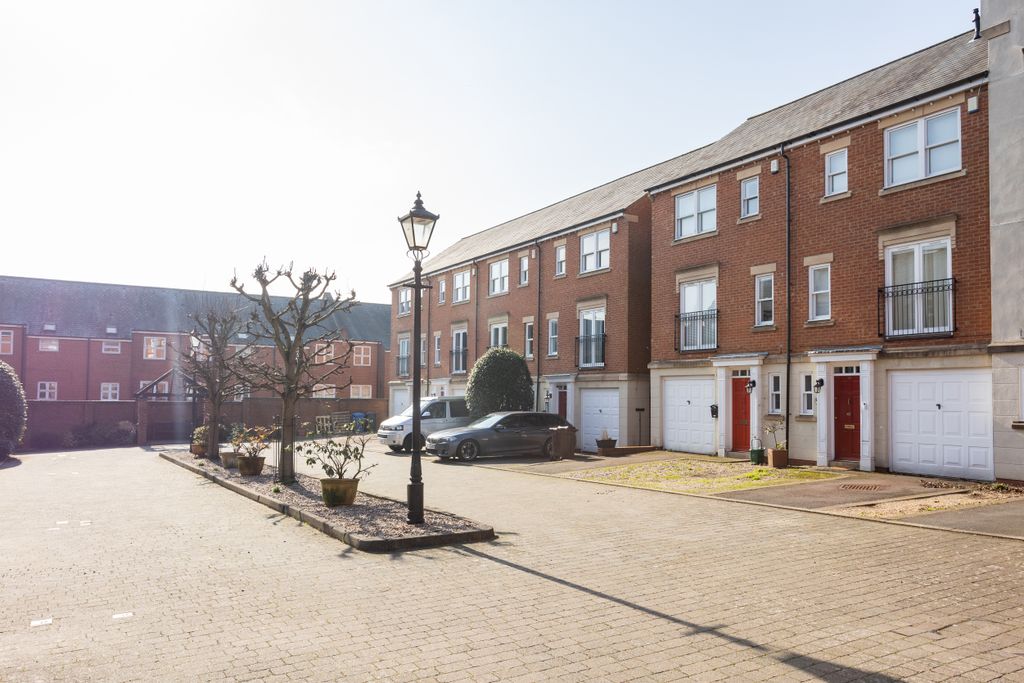 Property photo 1 of 20 15 St Nicholas Pl - 036