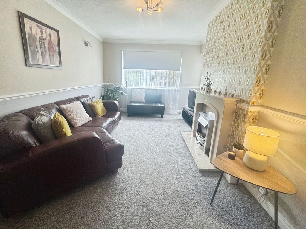 Property photo 3 of 11 Lounge/Dining Room