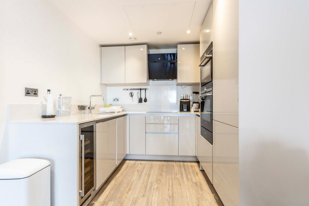 Property photo 2 of 7 Kitchen