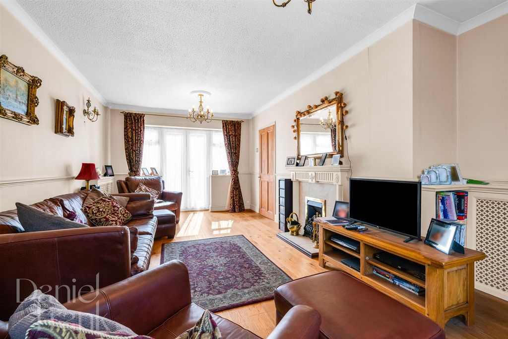 Property photo 2 of 21