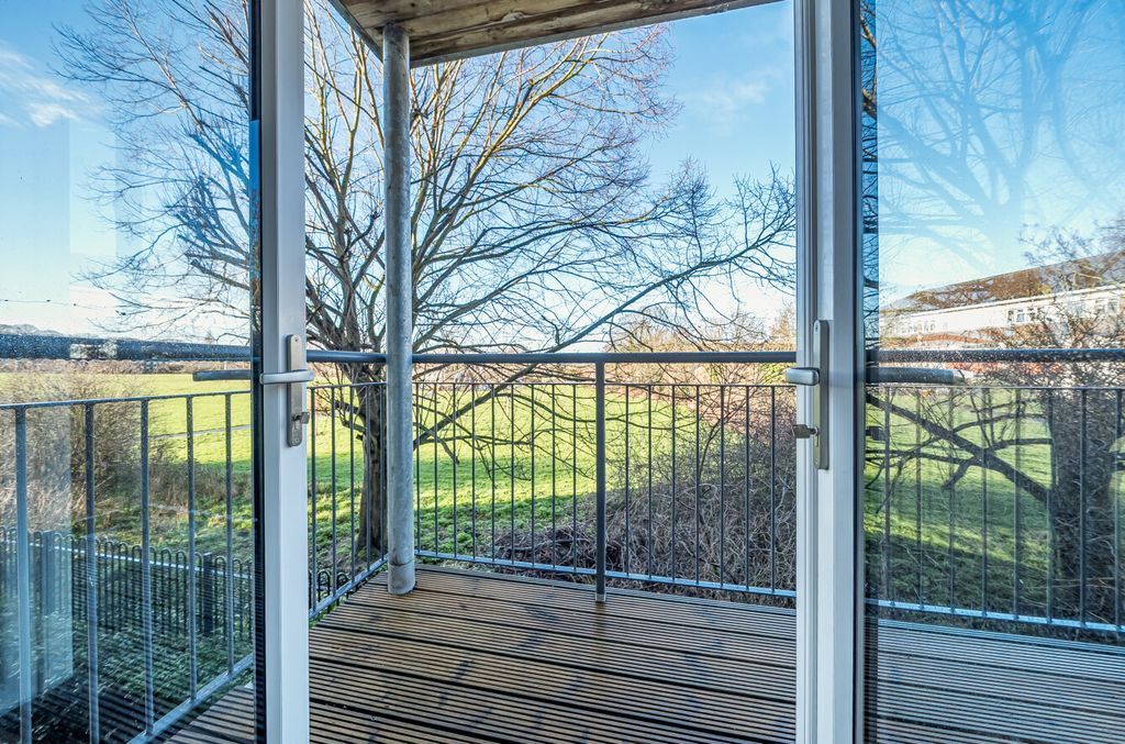 Property photo 3 of 14 Balcony1