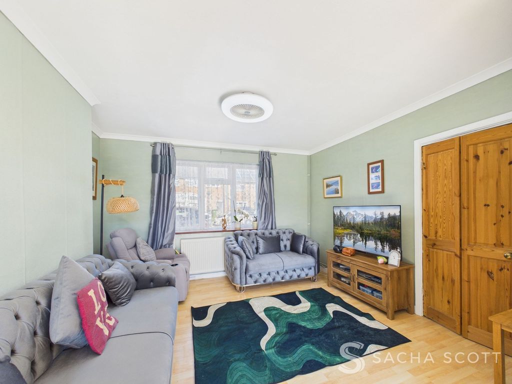 Property photo 3 of 23 Lounge Area