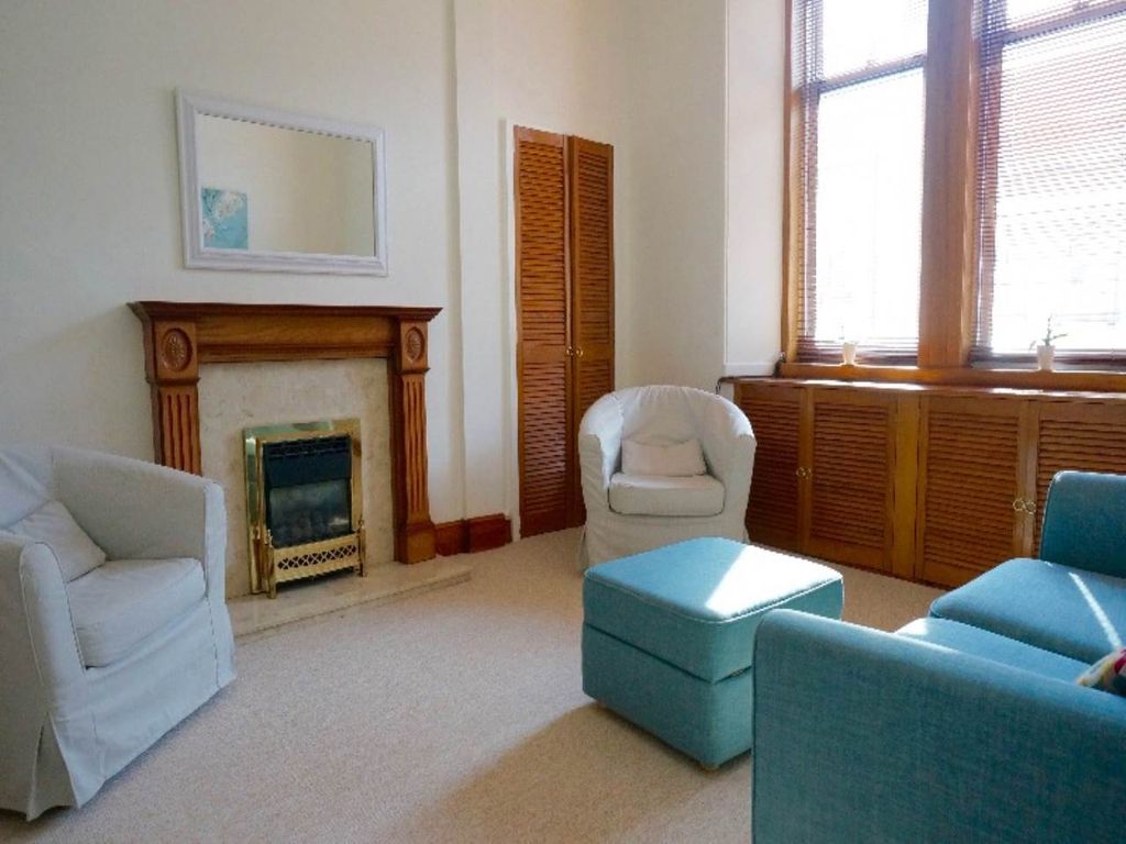 Property photo 3 of 9 Livingroom1