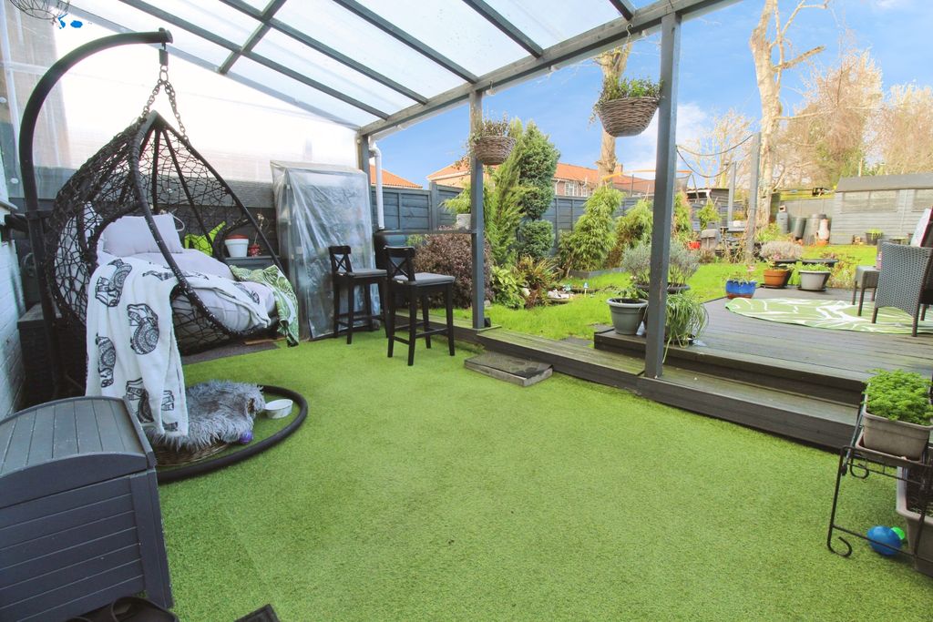 Property photo 3 of 19 Garden