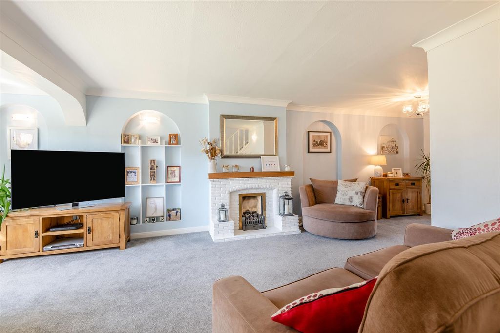 Property photo 2 of 25 8687430-Interior21.Jpg