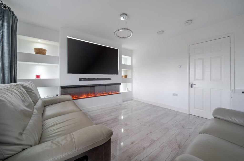 Property photo 2 of 29 1439904-1-6A0B09272229F