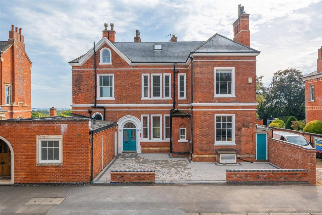 Property photo 1 of 30