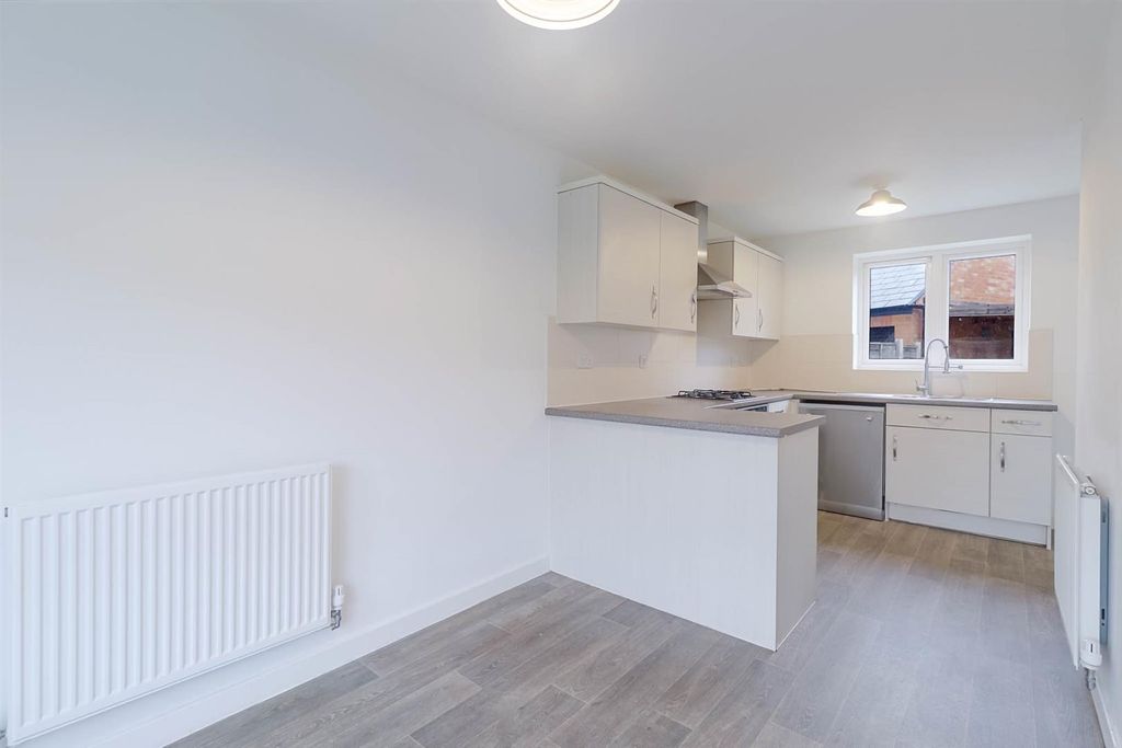 Property photo 3 of 24 3-Bed-House-Bishops-Cleeve5.Jpg