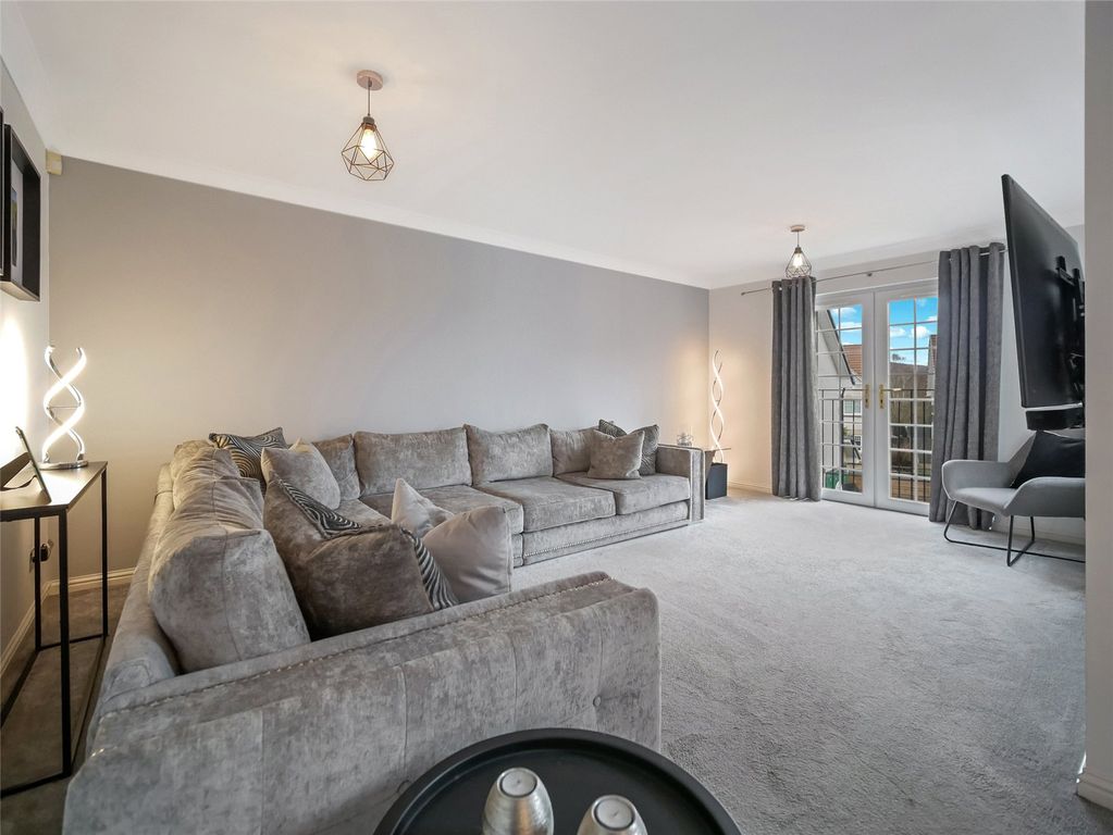 Property photo 2 of 21 Picture No. 17