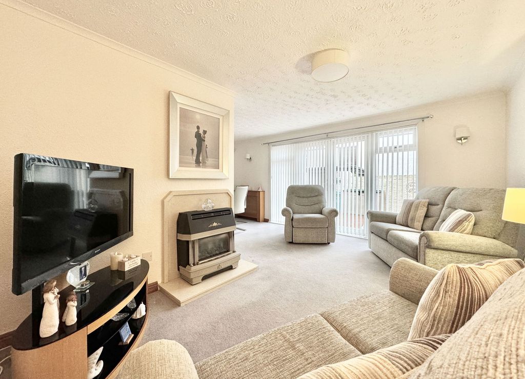 Property photo 2 of 25