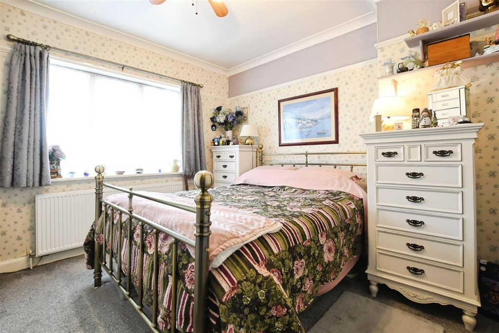 Property photo 3 of 21 Bedroom One