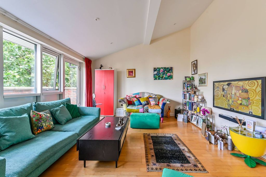 Property photo 3 of 11