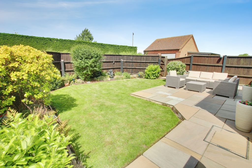 Property photo 2 of 17