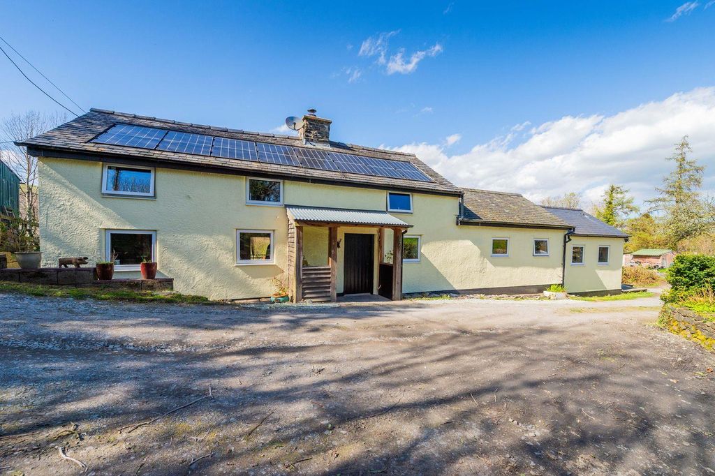 Property photo 2 of 36 Accommodation Comprises