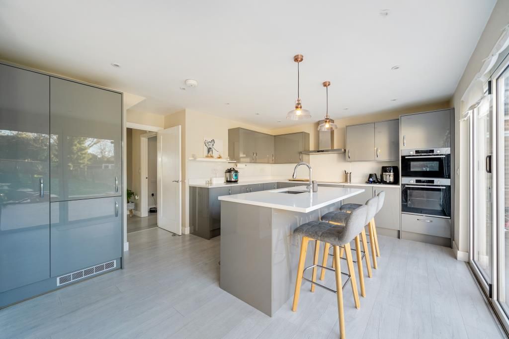 Property photo 2 of 19 Kitchen