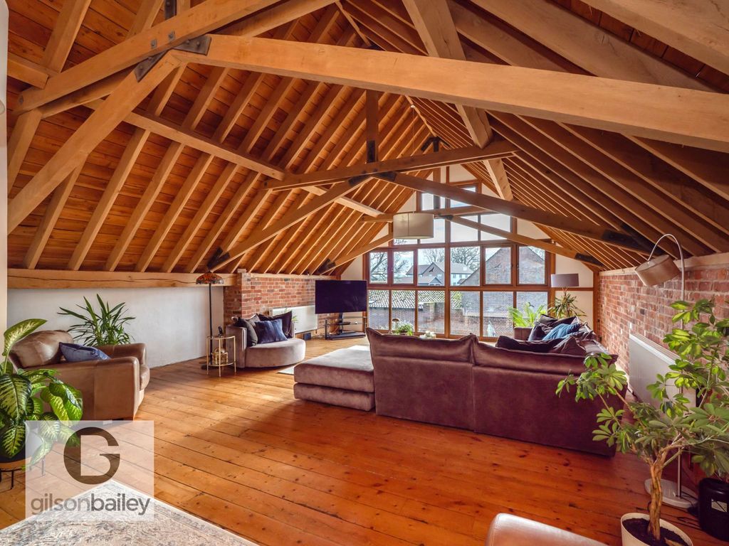 Property photo 2 of 35