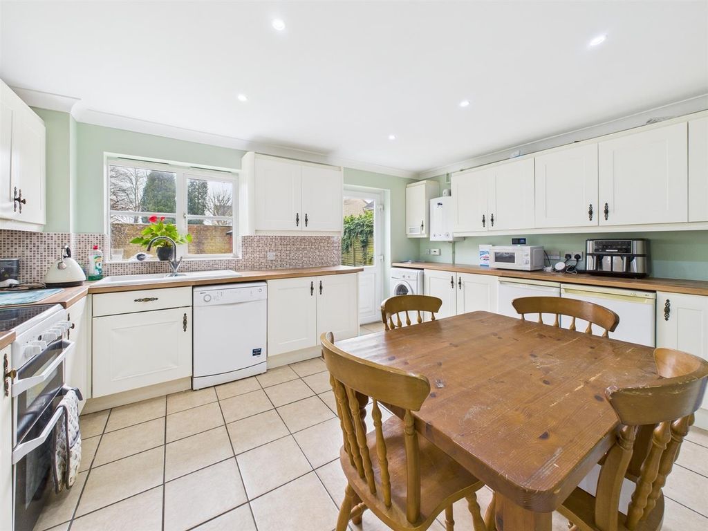Property photo 3 of 10 Kitchen / Breakfast Room