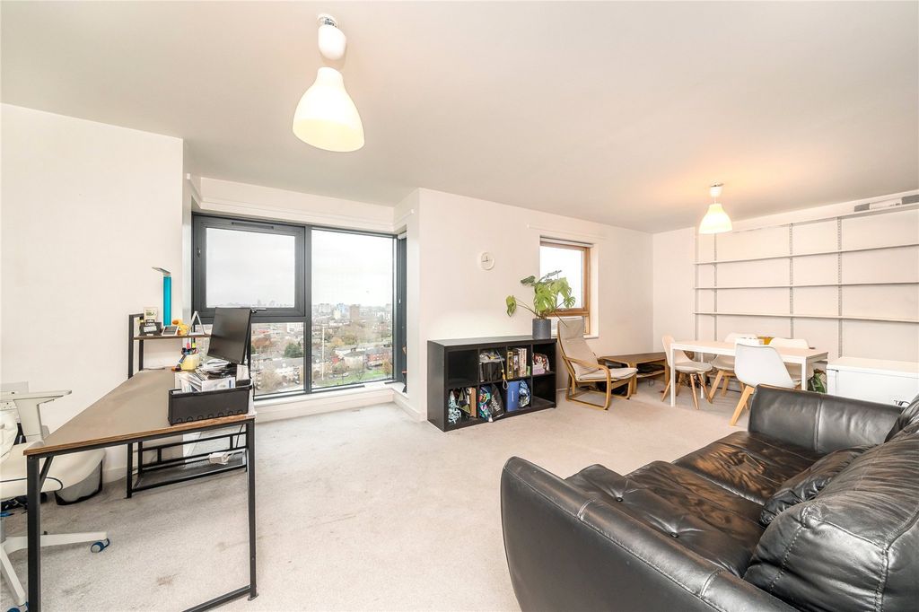 Property photo 2 of 6 Reception