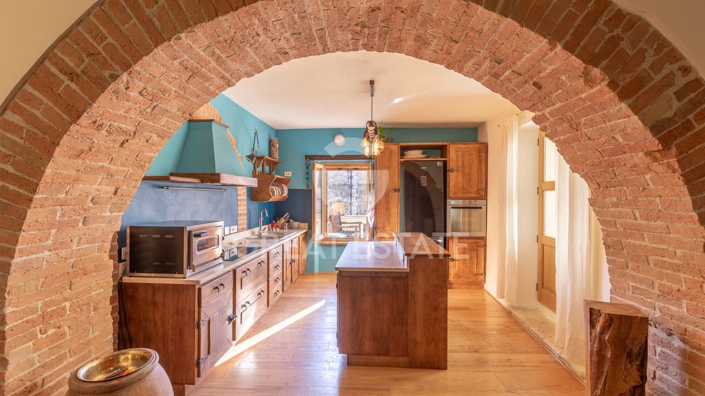 Property photo 2 of 28 Interiors