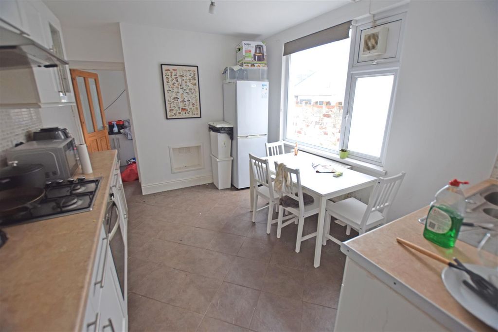 Property photo 3 of 12 Kitchen.Jpg