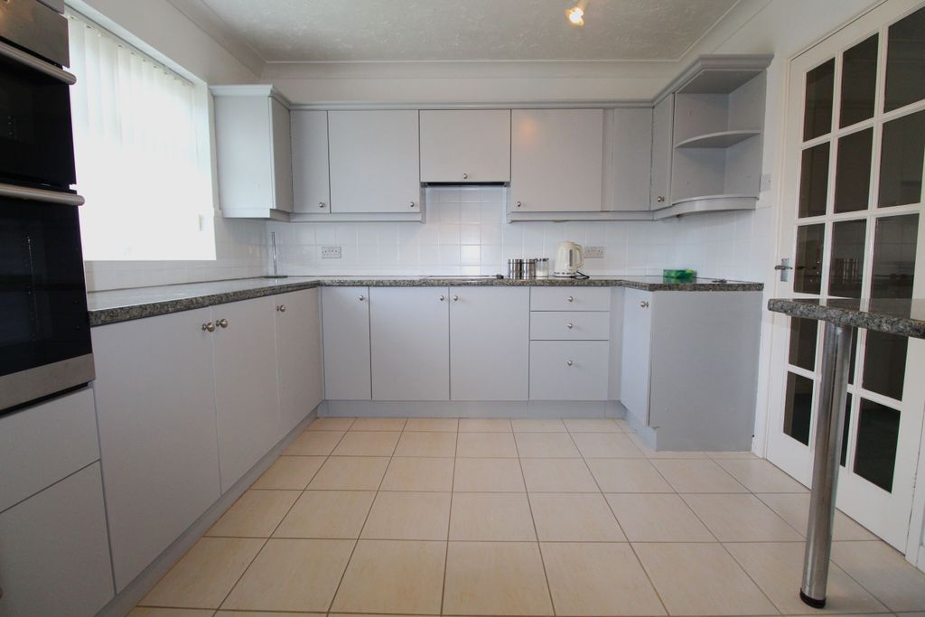 Property photo 2 of 17 Kitchen