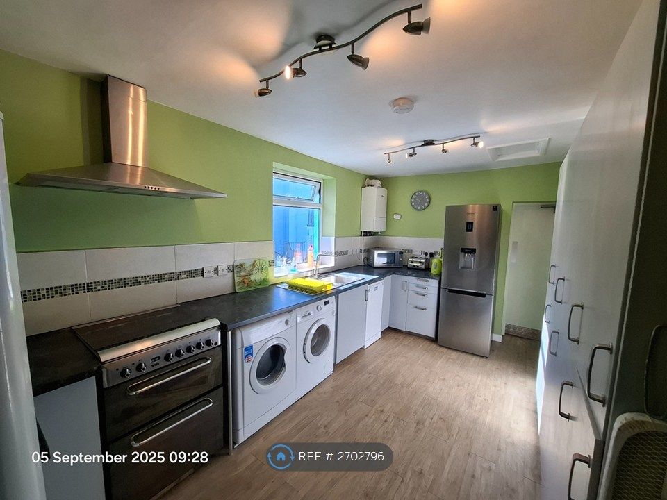 Property photo 1 of 34 Shared Kitchen.
