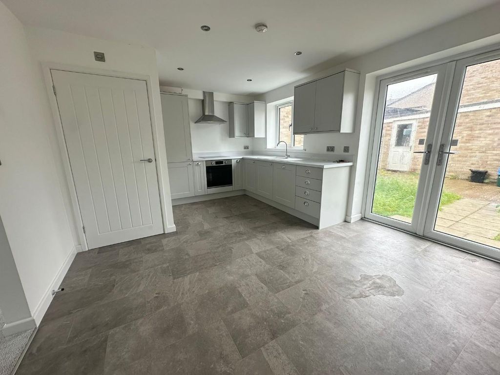 Property photo 3 of 14 Kitchen/Dining Room