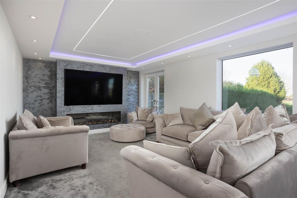 Property photo 2 of 18 00010.Jpg