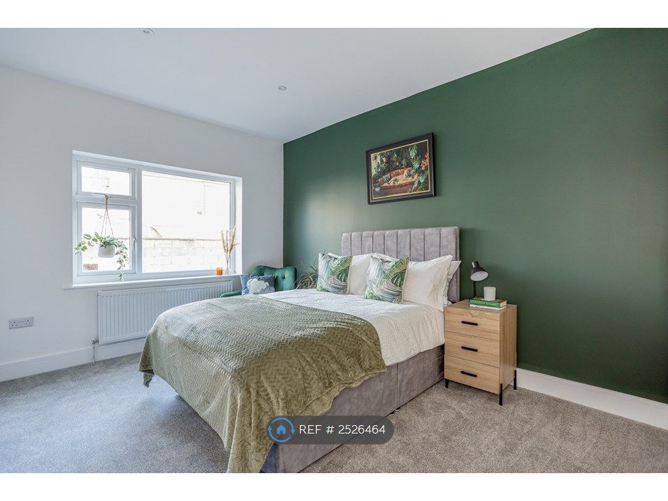 Property photo 1 of 12 Huge Double Room