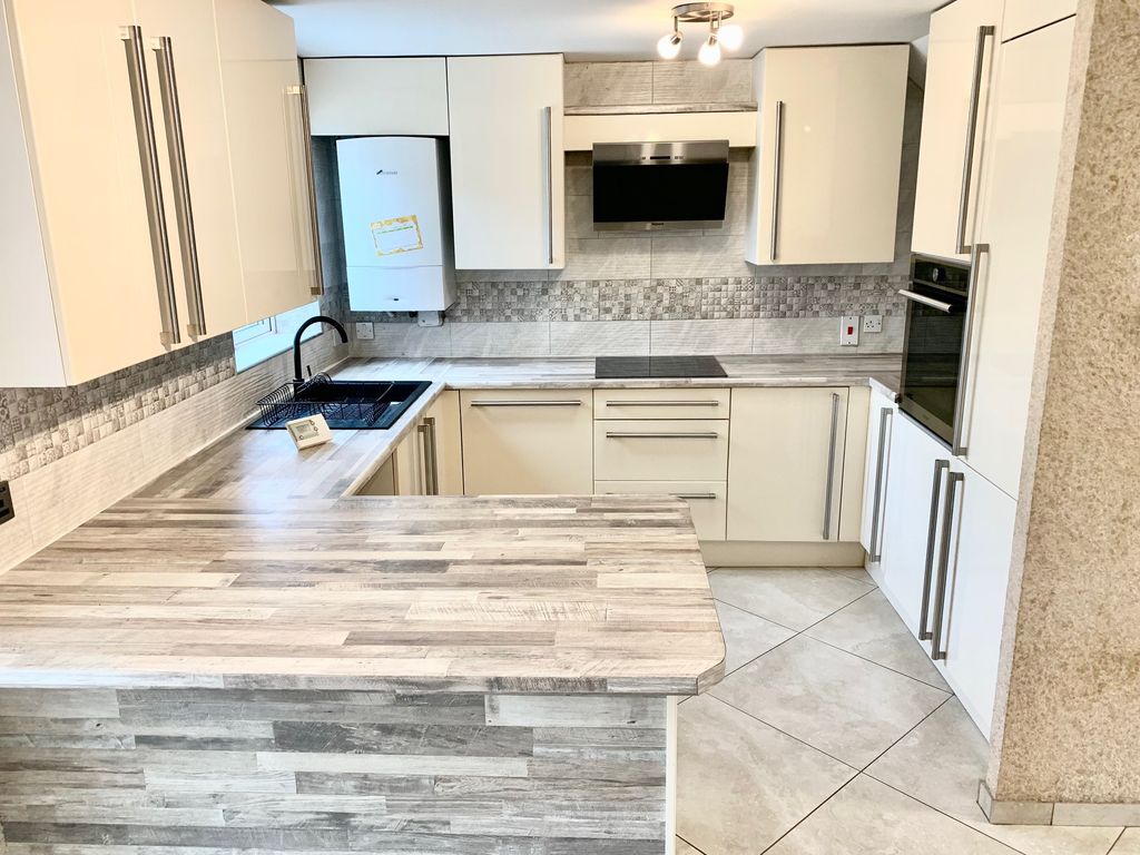 Property photo 2 of 17 Kitchen