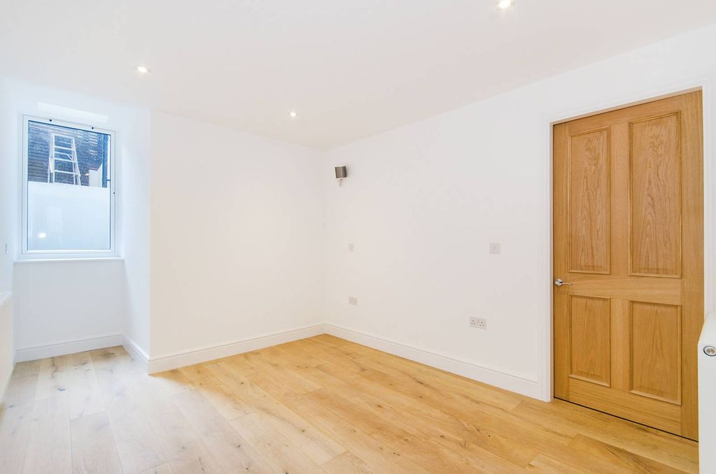 Property photo 3 of 5