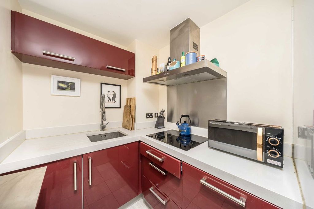 Property photo 2 of 8