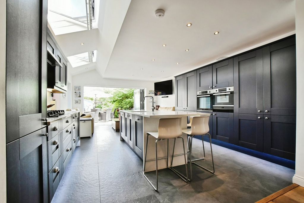 Property photo 3 of 22 Kitchen