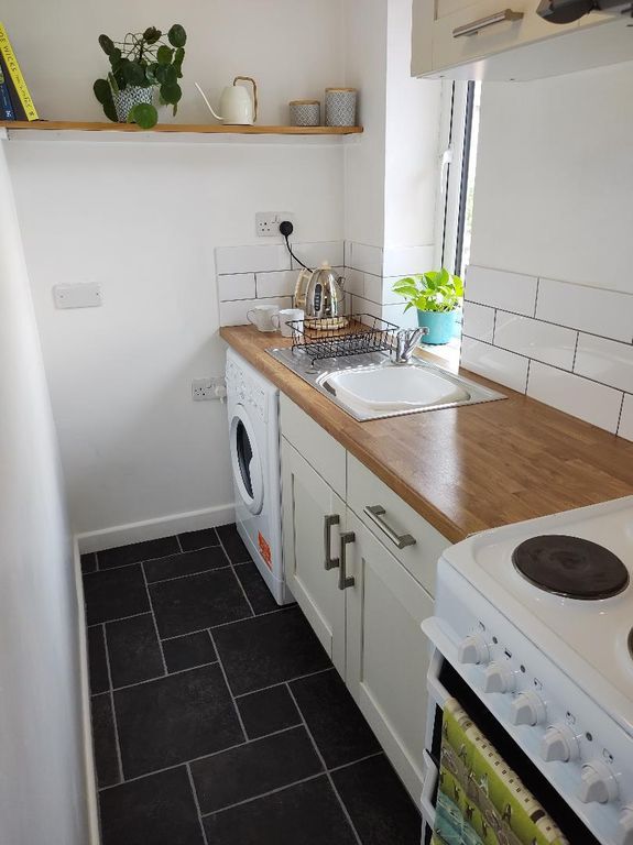 Property photo 3 of 15 Flat3_Kitchen.Jpg