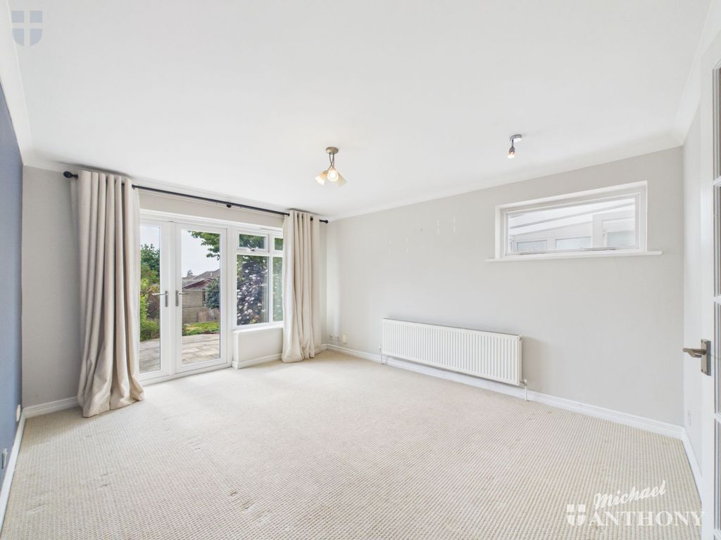 Property photo 2 of 17 Cam03218G0-Pr1039-Still006