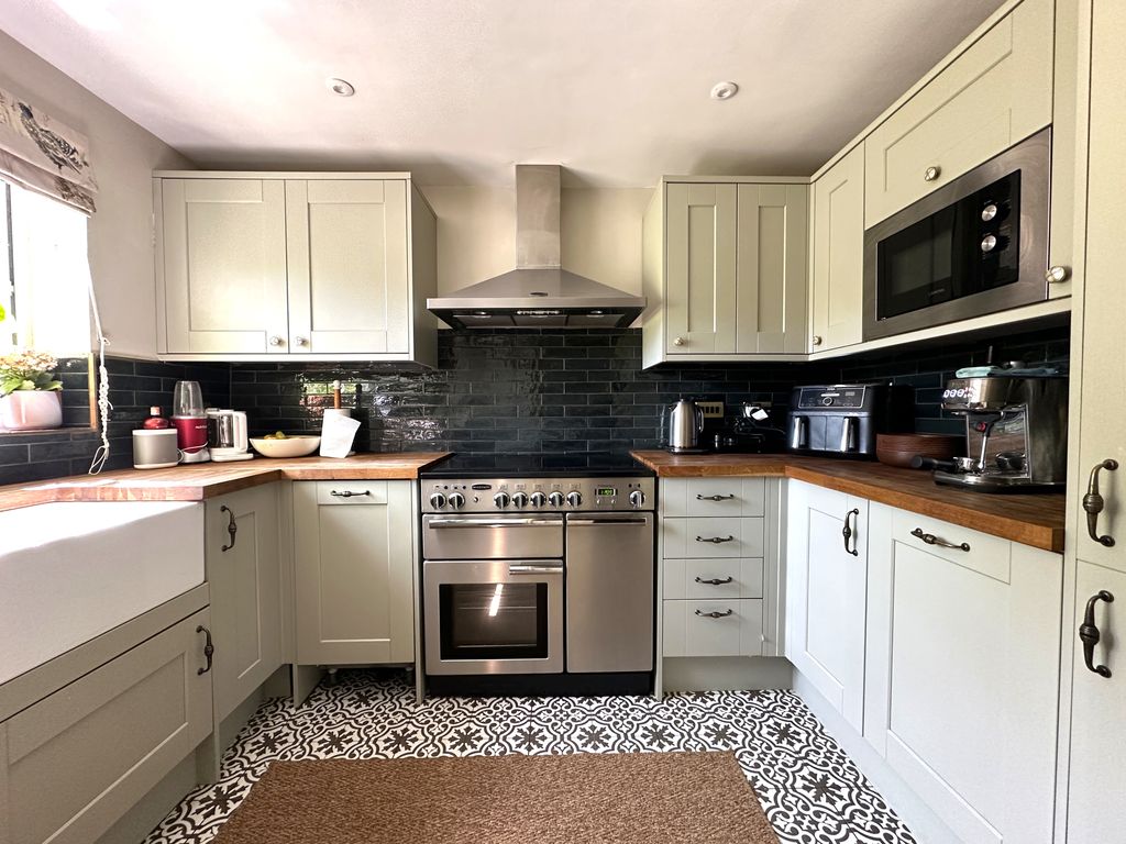 Property photo 3 of 12 Img_9629