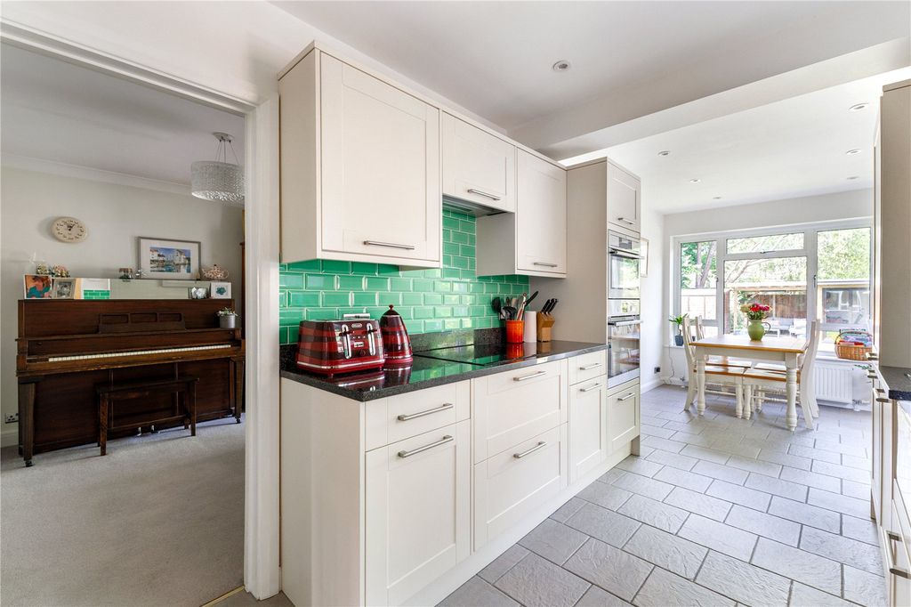 Property photo 3 of 12 Kitchen