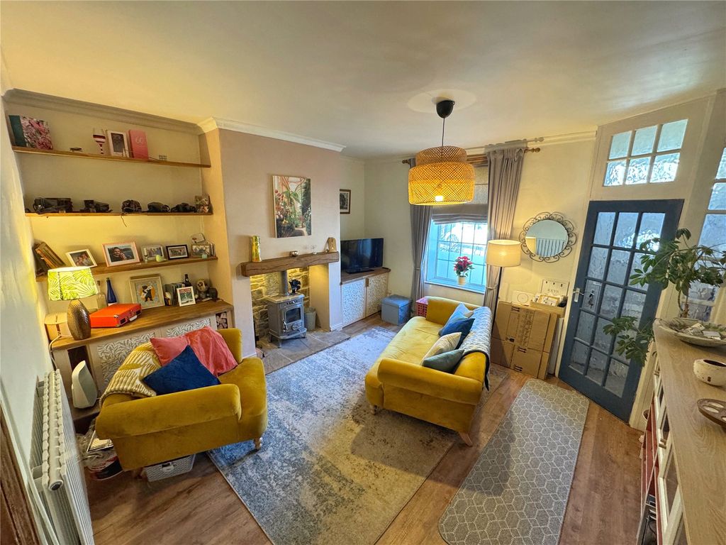 Property photo 2 of 11 Lounge