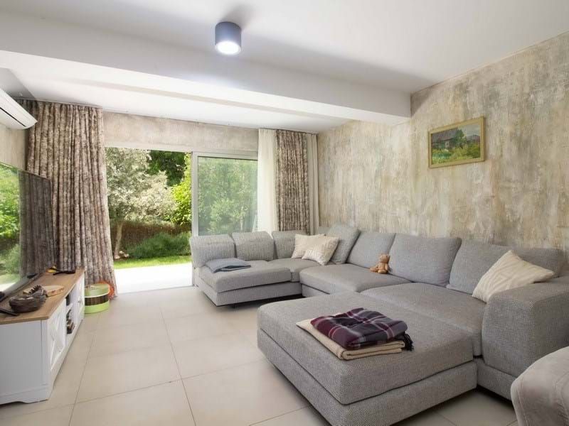 Property photo 3 of 23 3-Bedroom Resale Semidetached Villa + Communal Swimming Pool + Within A Complex Image No 3