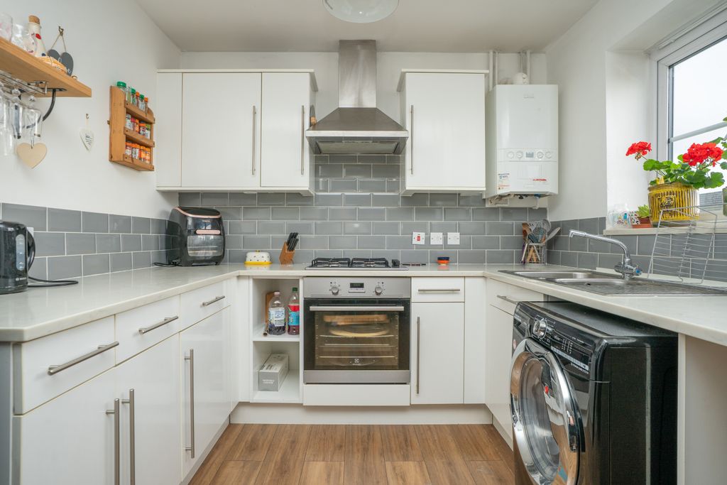 Property photo 3 of 16 Kitchen