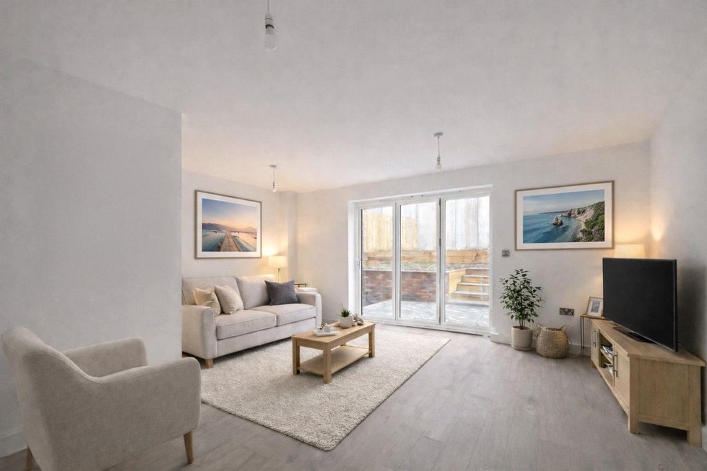 Property photo 3 of 15 Lounge