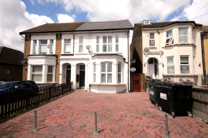 Property photo 1 of 4 Room To Rent In Shared House.